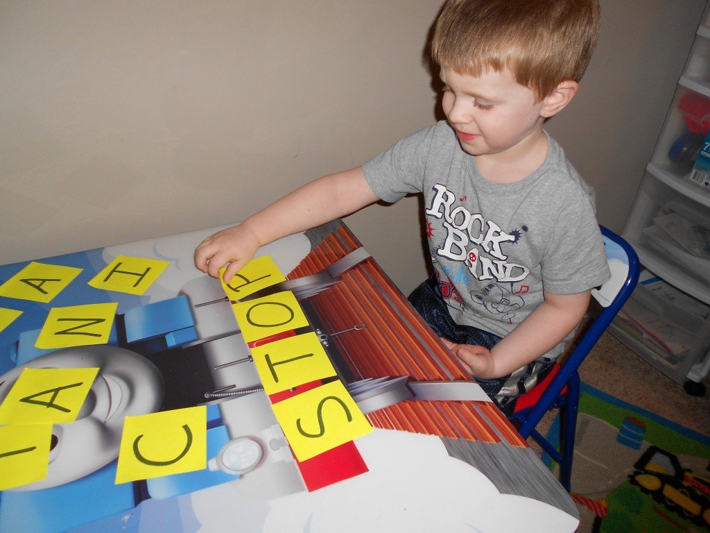 Preschool Project of the Week – Post It Note Spelling (or Math)